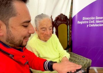 Un legado de amor y una nueva cédula a sus 102 años de edad