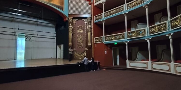 Intervienen cubierta del Teatro Bolívar