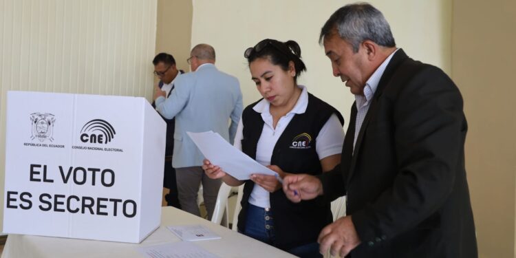 Renuevan directivas internas de organizaciones políticas