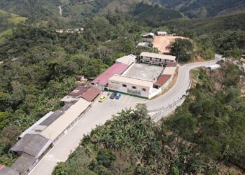 Asfaltado conecta a parroquias rurales de Puyango