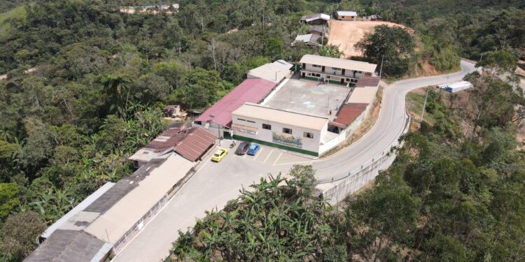 Asfaltado conecta a parroquias rurales de Puyango