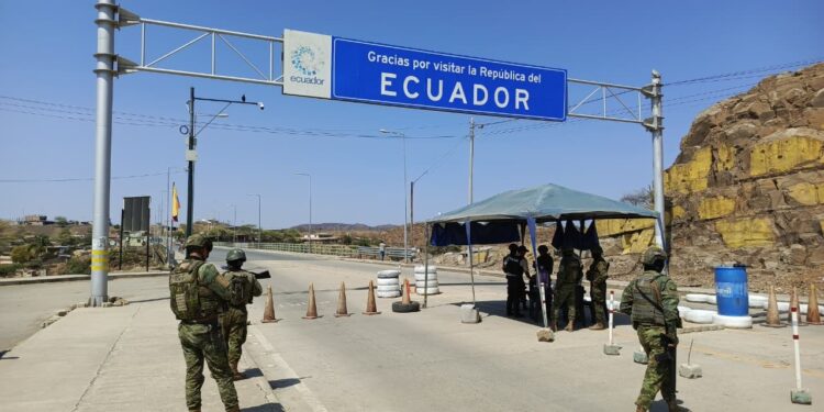 Loja Cerrado paso fronterizo en Macará con Perú por seguridad nacional