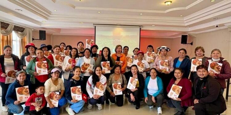 Capacitación impulsa el liderazgo productivo de mujeres en la crianza de animales