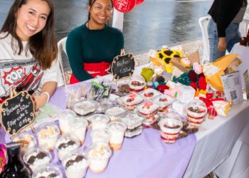 Emprendedoras se activan en el Parque Central con la feria “Lojanas Productivas F F”