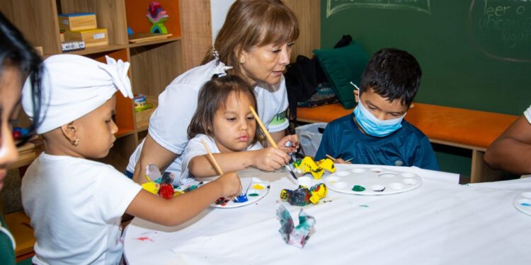 Más de 100 voluntarios corporativos son reconocidos por su impacto social en Ecuador