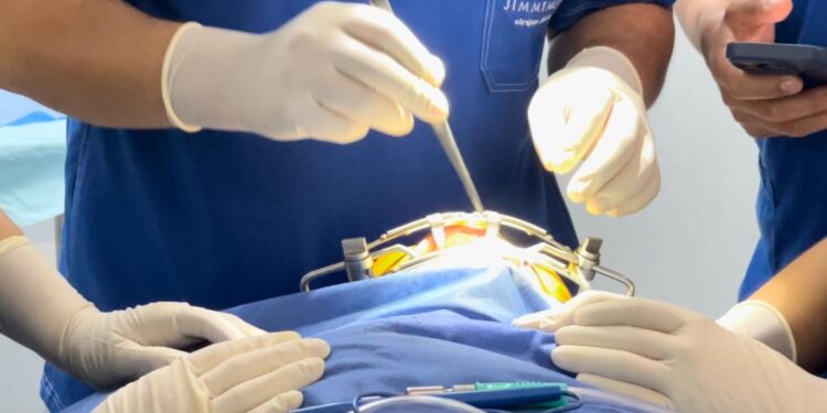 Crisis de salud en Loja: usuarios denuncian desabastecimiento mientras el MSP asegura atención total
