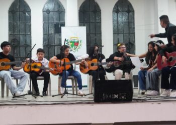 Capacitación masiva en arte