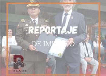Ciudadanos peruanos celebran independencia del Perú en Loja