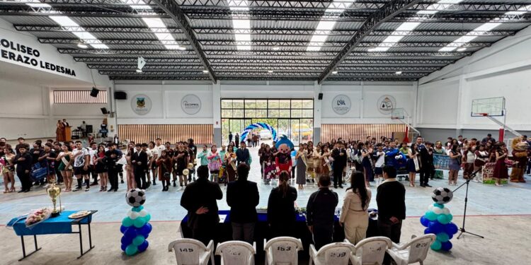 Cerca de 500 estudiantes participaron en la inauguración de las Olimpiadas Deportivas del Instituto Superior Tecnológico Loja