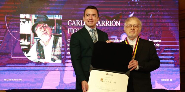 Carlos Carrión Figueroa recibe el Premio Nacional Eugenio Espejo 2026, máxima distinción cultural del Ecuador