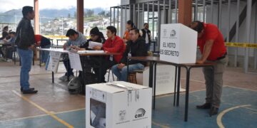 Destinan maquinaria para mantenimiento y ejecución de obra vial