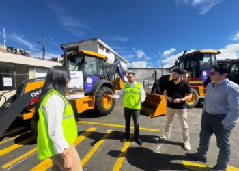 Destinan maquinaria para mantenimiento y ejecución de obra vial