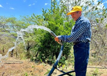 Prefectura de Loja impulsa la producción en Calvas con la entrega del Sistema de Riego Chaquizca-Luranda