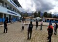 Colegio de Loja está casi al desplomarse, padres de familia protestan y autoridades hacen promesas